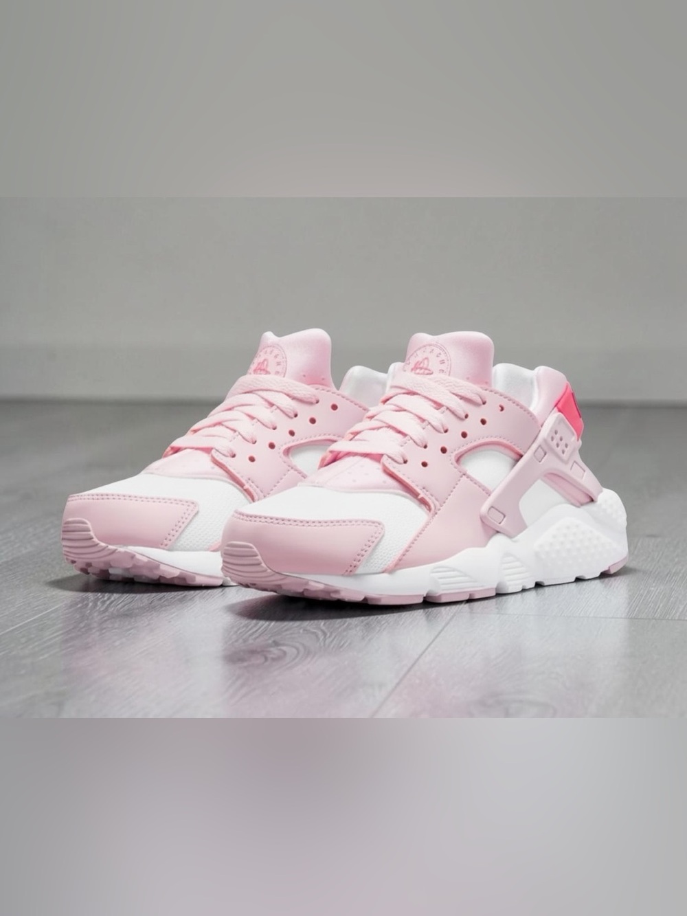 Nike Air Huarache Run Sneakers - Size: 5.5Y (Big Kids GS) Preowned